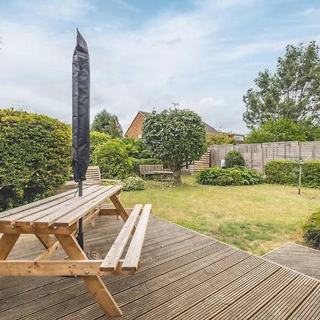 3-Bed Family Home With Parking & Large Garden Windsor Kültér fotó